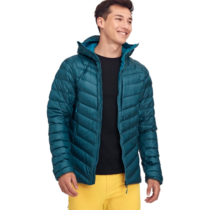 broad peak pro in hooded jacket